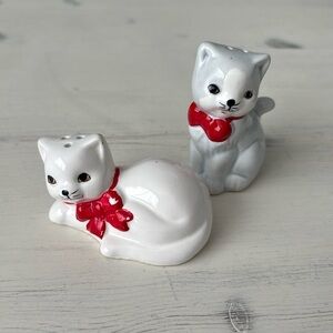 Kittens with Bows! Vintage Ceramic Salt & Pepper Shakers